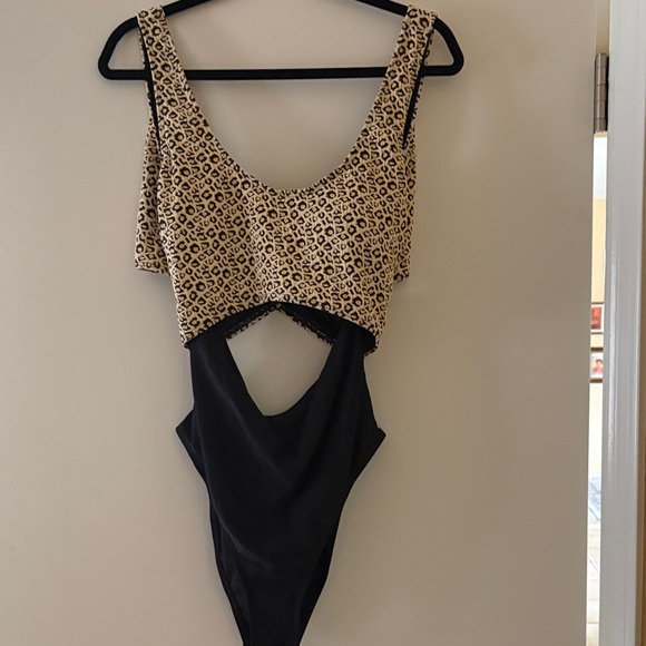 NWT Cupshe Leopard Print and Black Swimsuit size 1X - Picture 4 of 4